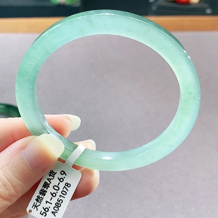 翡翠未镶嵌手镯（圆镯）