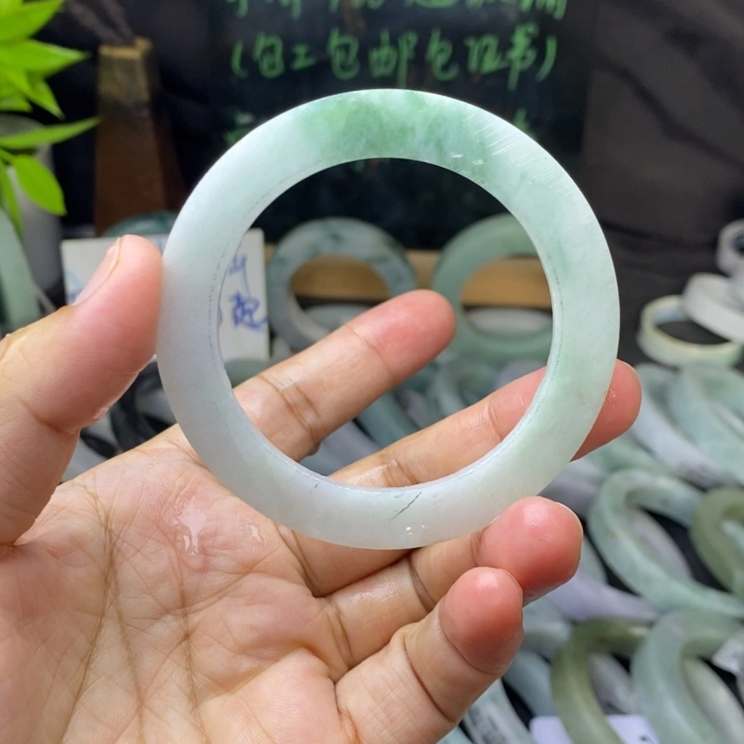 定制翡翠未镶嵌手镯