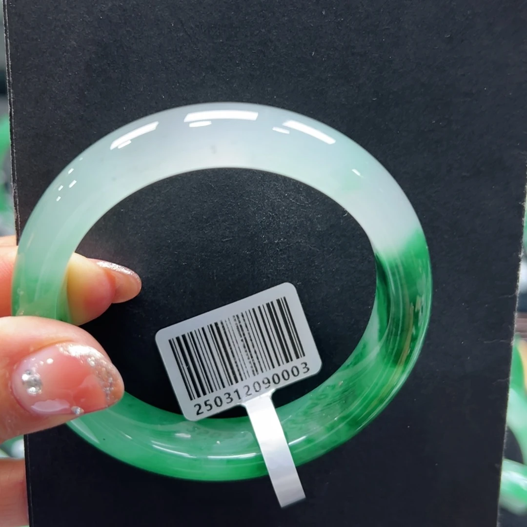 石英质玉手镯未镶嵌红*瑚