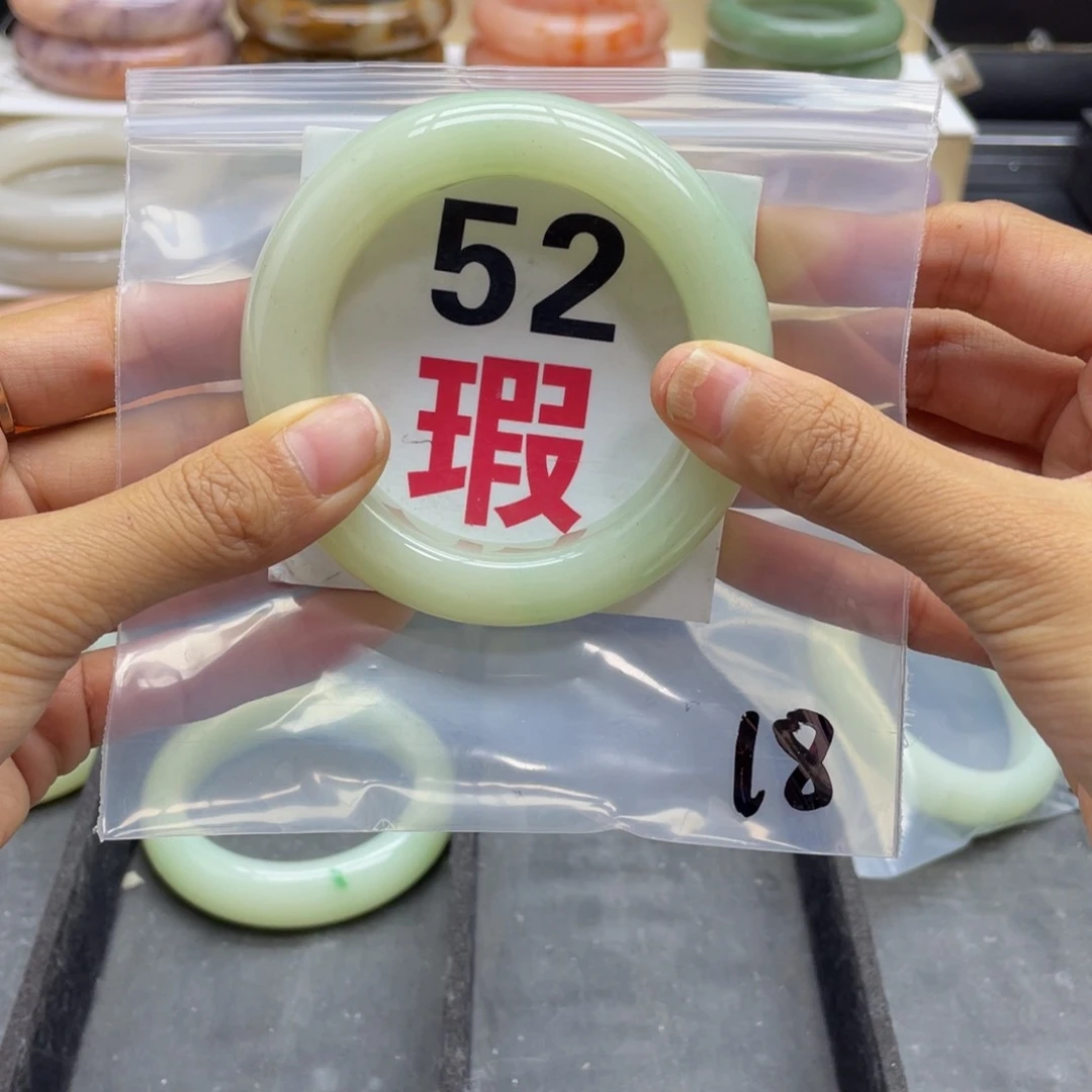 未镶嵌手镯石英岩玉