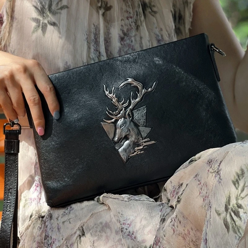 男士头层牛皮压纹彩绘真皮潮男幸运小鹿手拿包斜挎包男女