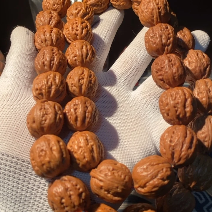 文玩核桃手串……20