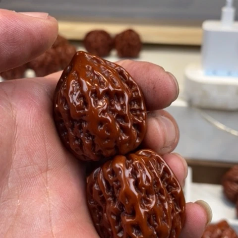 【闪购商品】文玩核桃把件行****员