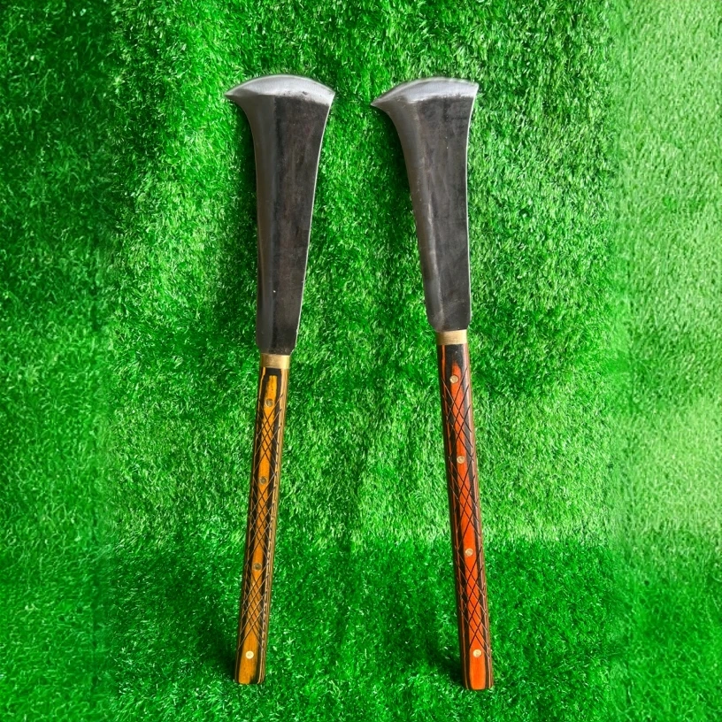 手工锻打户外砍柴刀，鸡冠柴刀，朱雀柴刀。防身合法工具