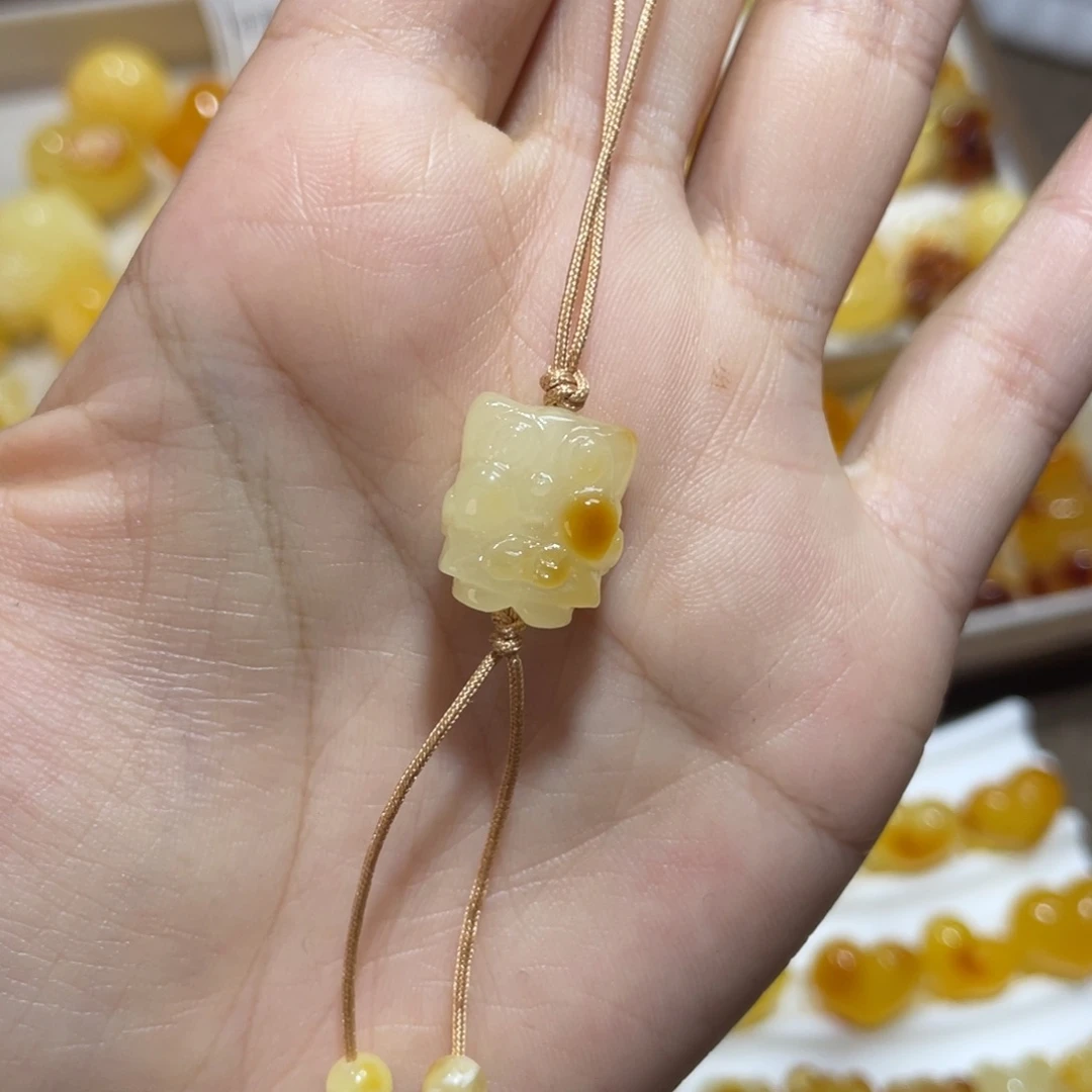 琥珀未镶嵌裸石海绵宝宝手机挂
