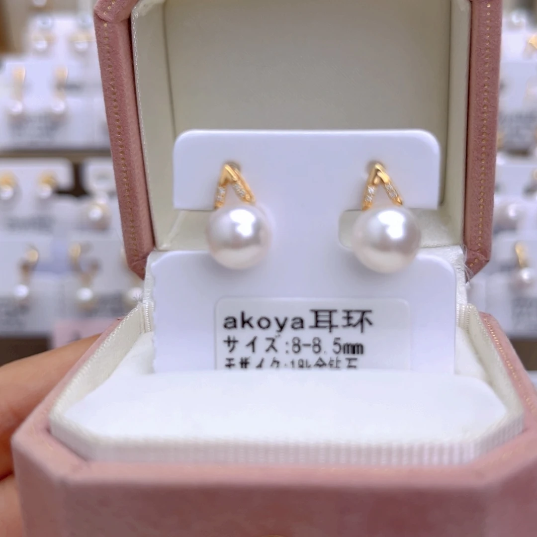 18K金镶嵌海水珍珠耳饰