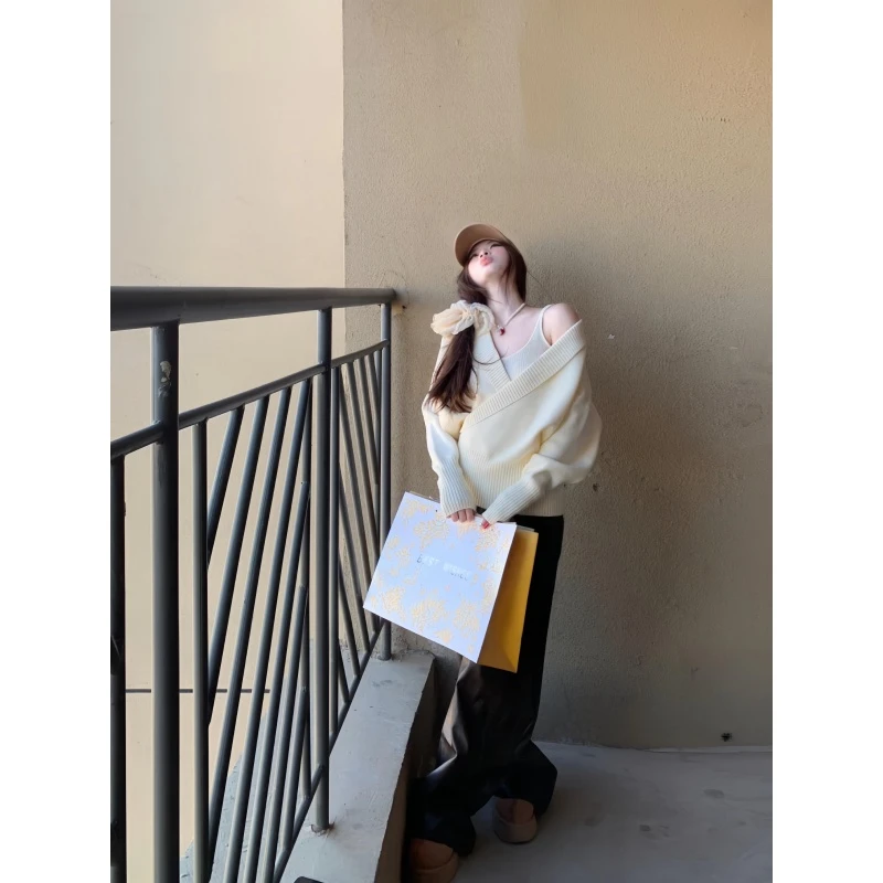 韩系设计感巨好看V领长袖针织衫毛衣收腰深咖色高腰宽松皮裤套装