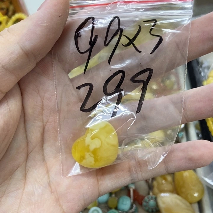 未镶嵌蜜蜡裸石丁*猫吊坠