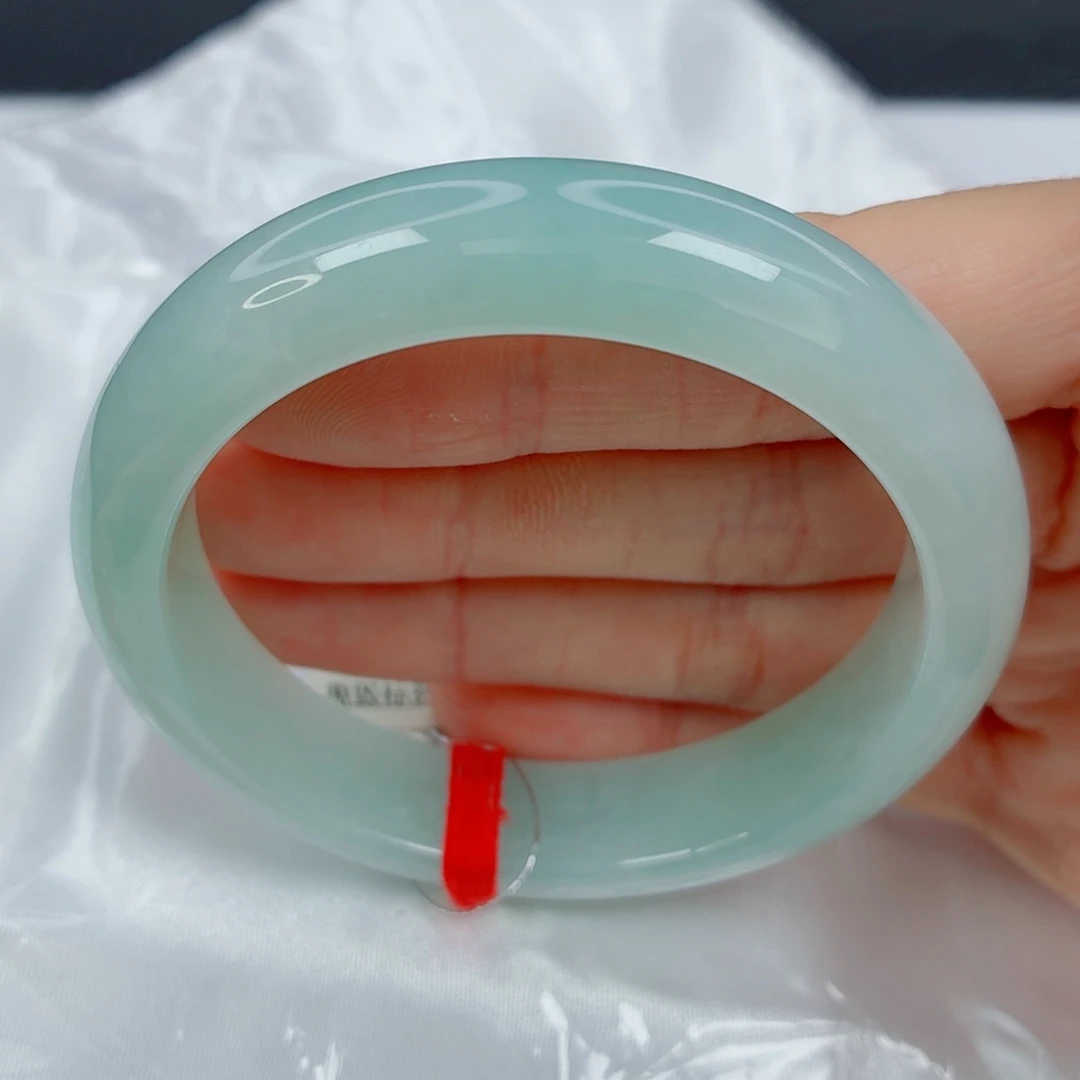 翡翠未镶嵌手镯55正圈，浅绿均匀，润感好，016