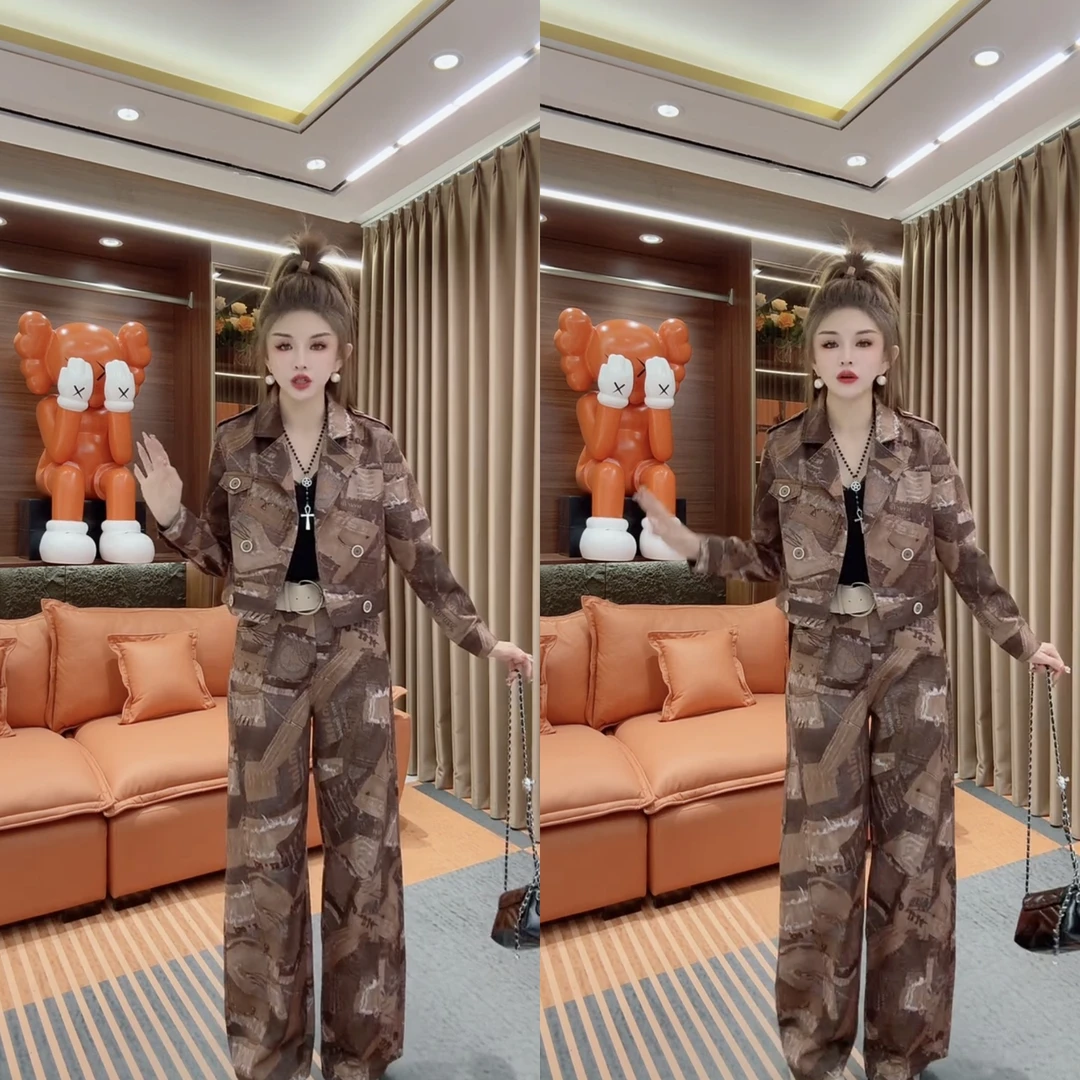 复古迷彩牛仔外套搭配阔腿裤时尚套装