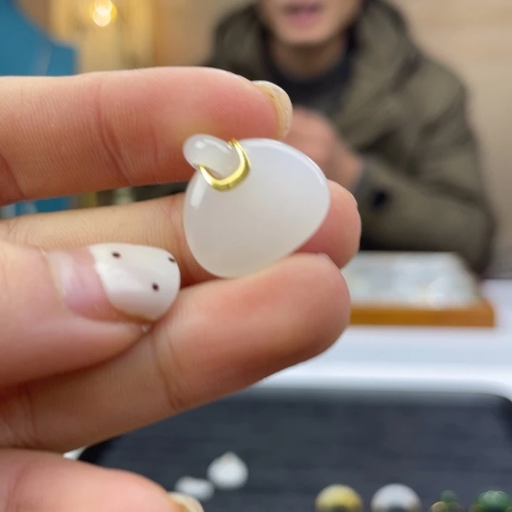 和田玉18K金镶嵌颈饰