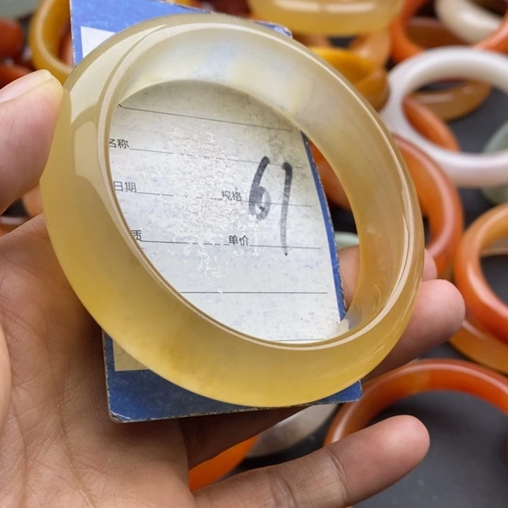 未镶嵌手镯石英质玉