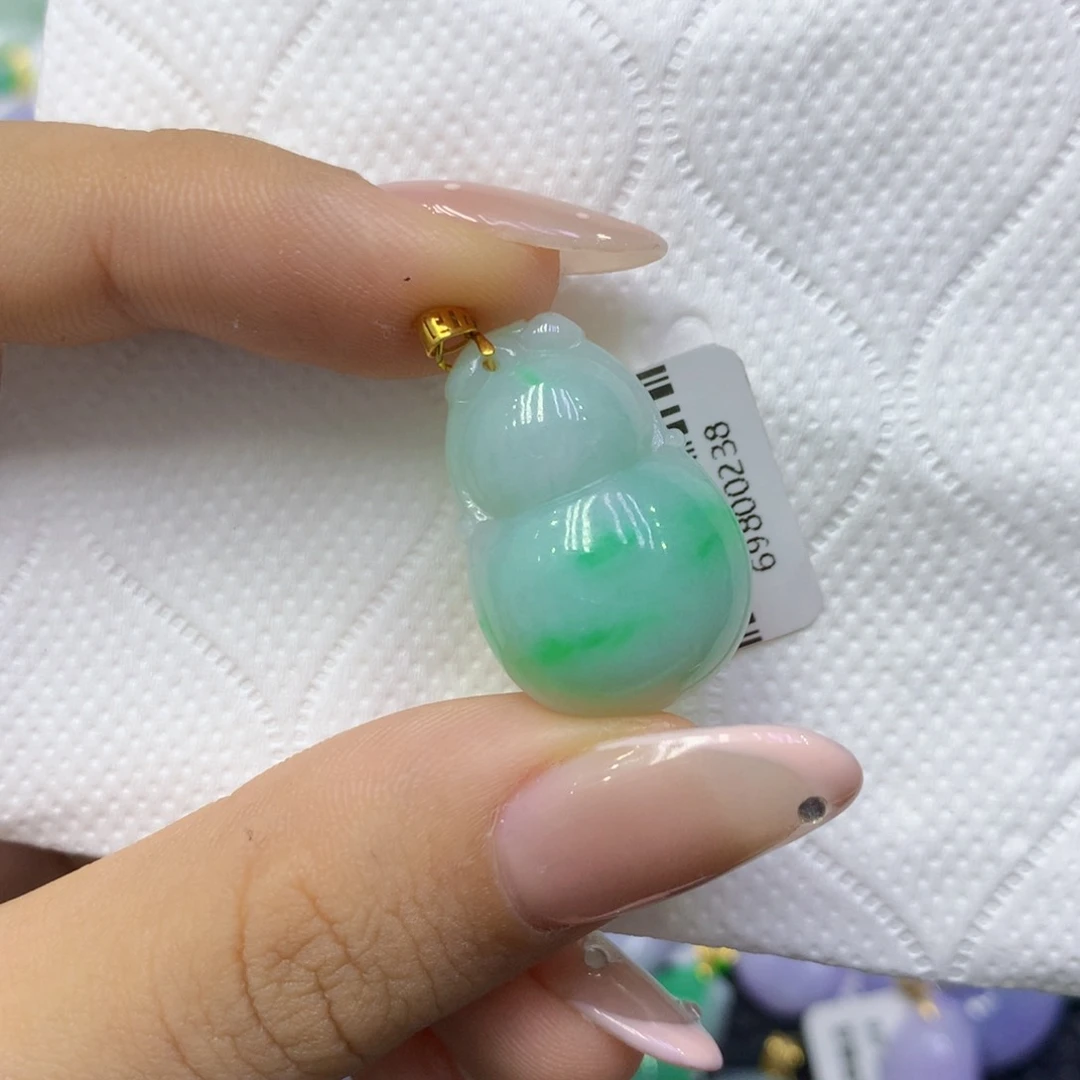 颈饰18K金镶嵌翡翠