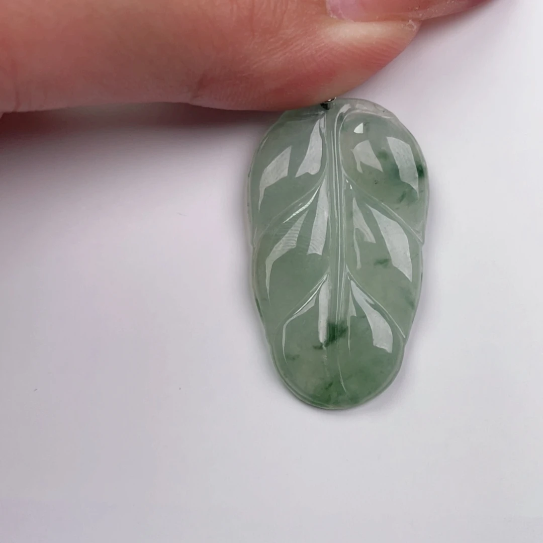 翡翠未镶嵌颈饰叶子