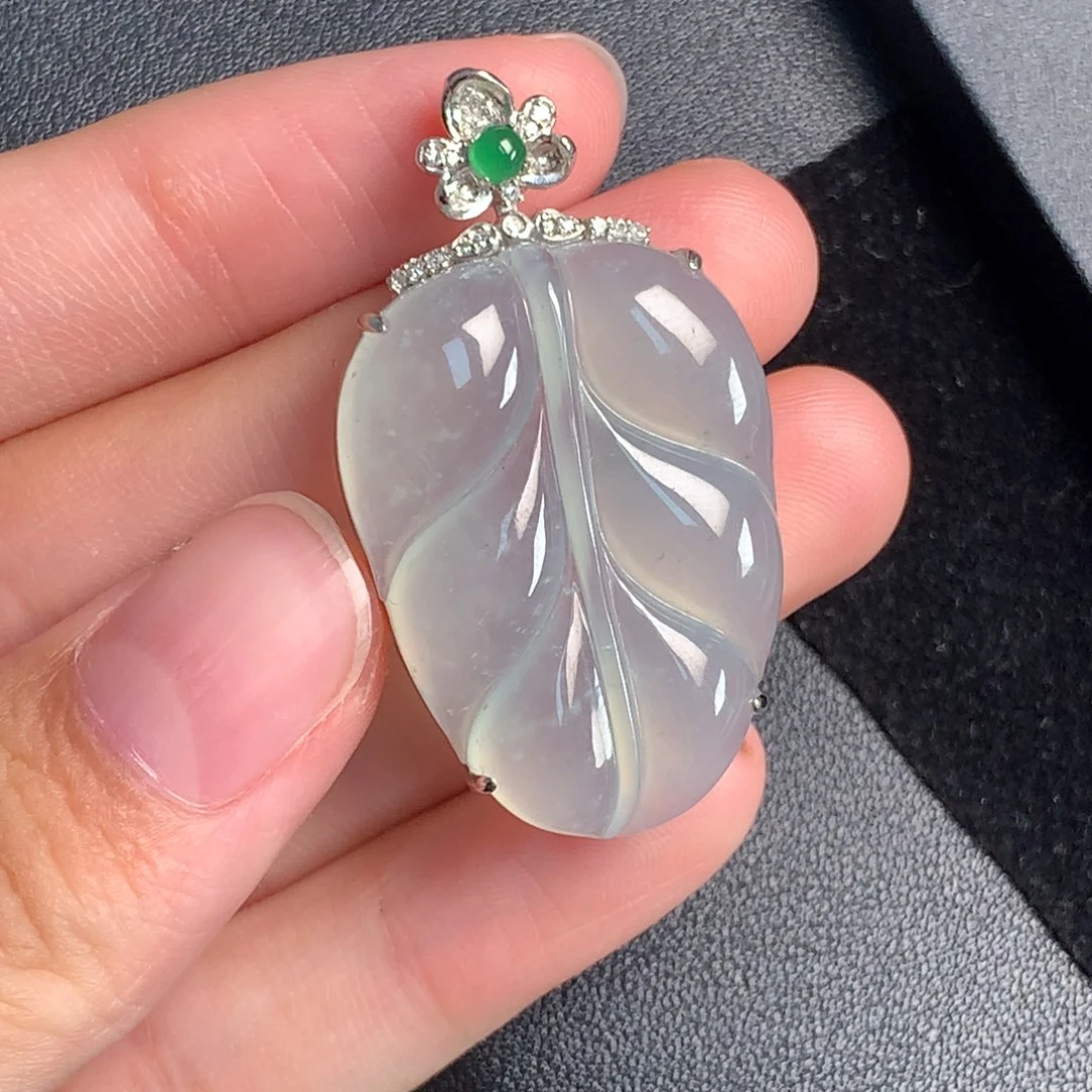 18K金镶嵌挂件翡翠尺寸：41.3/21.5/7.7