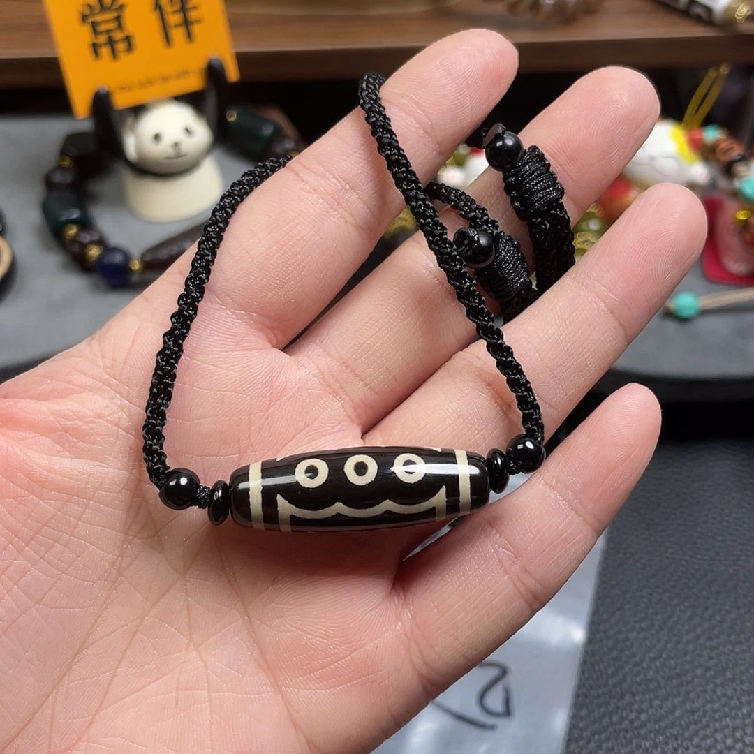 当***的玛瑙/玉髓未镶嵌颈饰