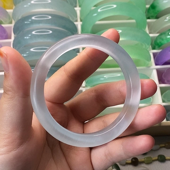 未镶嵌手镯石英岩玉