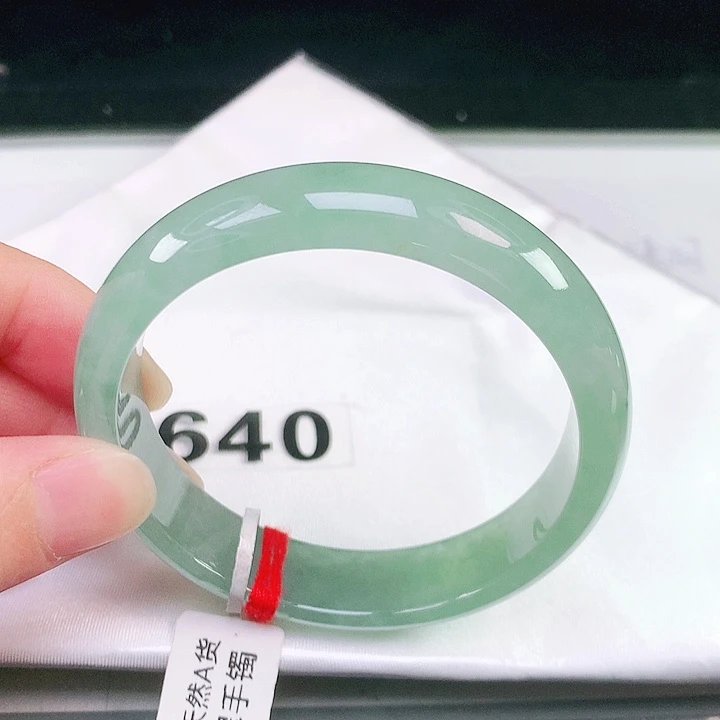 翡翠未镶嵌手镯640