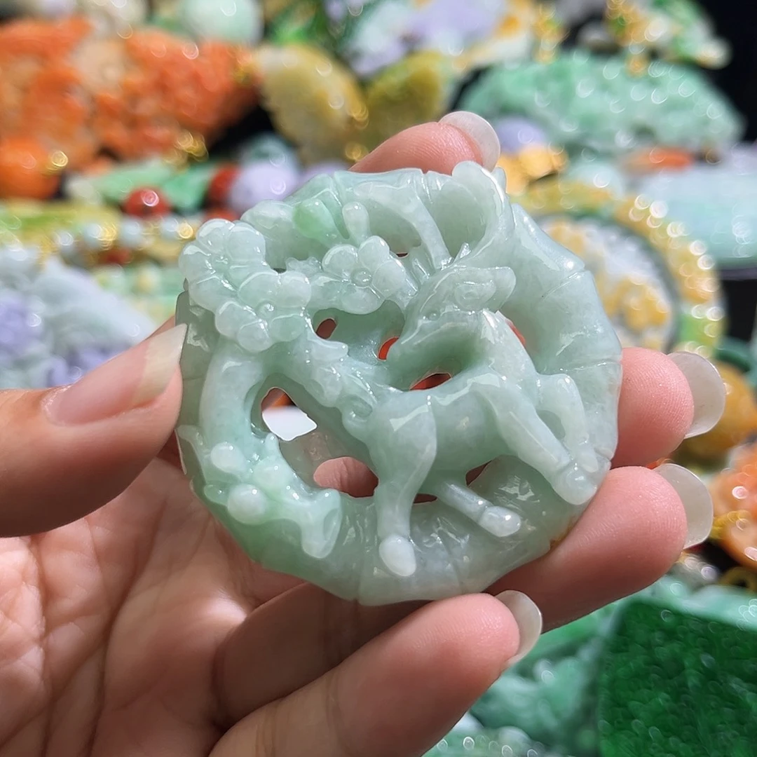 翡翠未镶嵌颈饰待编织