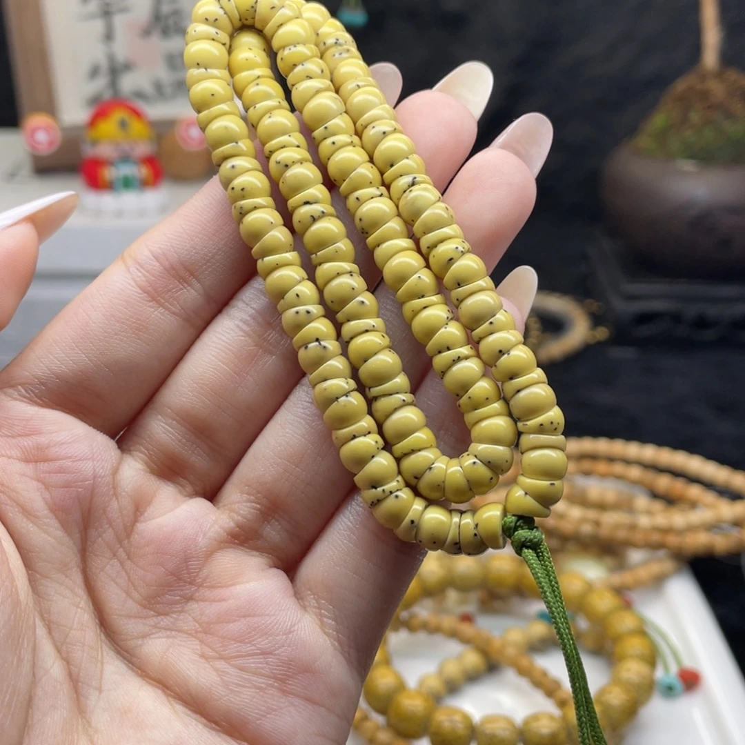 吊坠星月菩提H3 泥鳅背鸡油黄数星