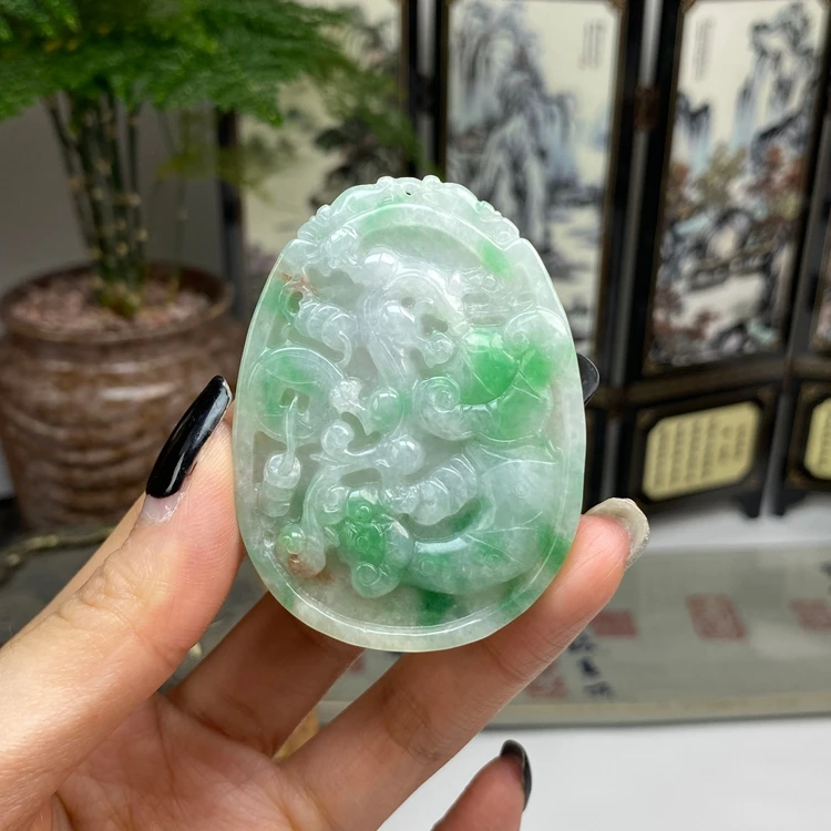飘阳绿草龙挂件 天然翡翠A货