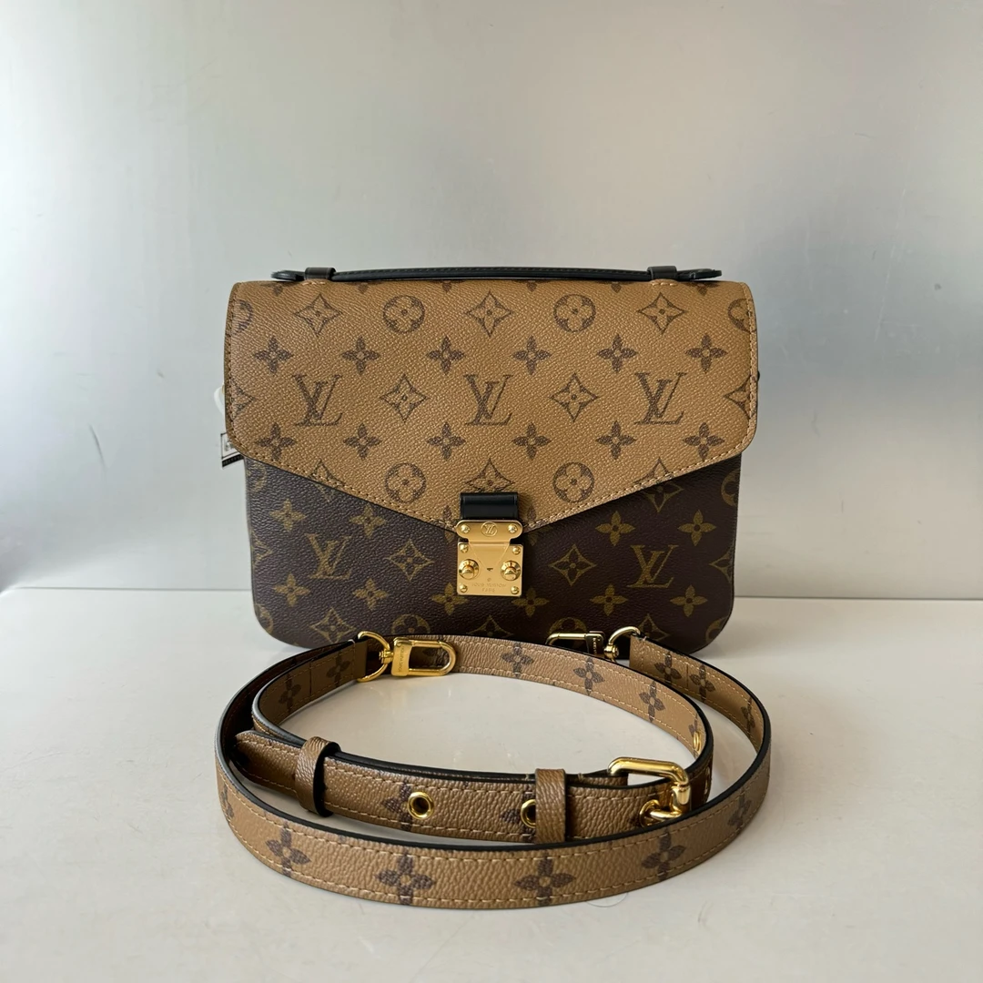 99新 LouisVuitton/路易威登 LV 拼色邮差 99新