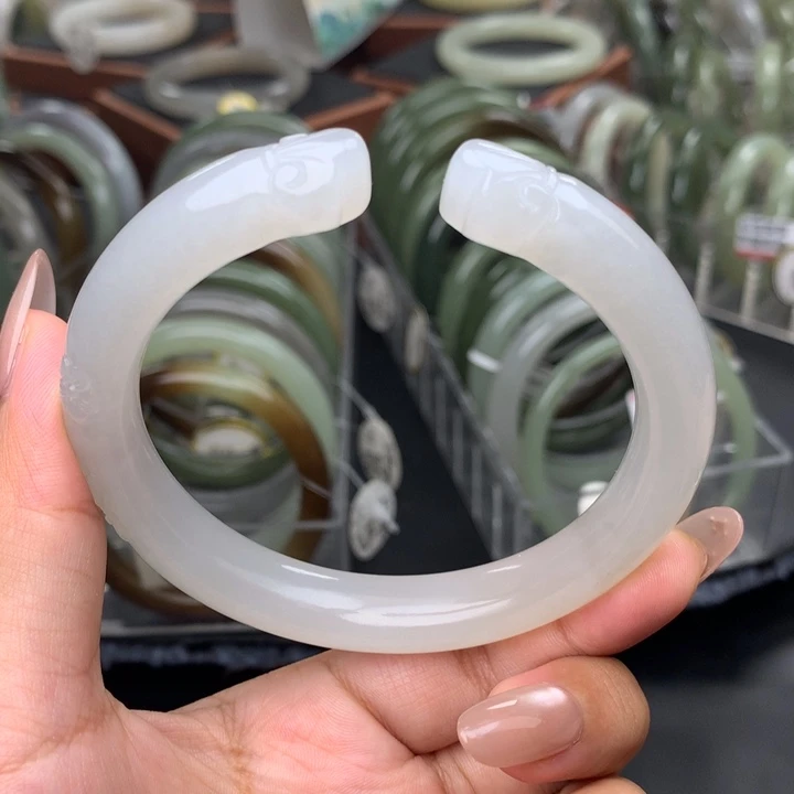 未镶嵌手镯和田玉61