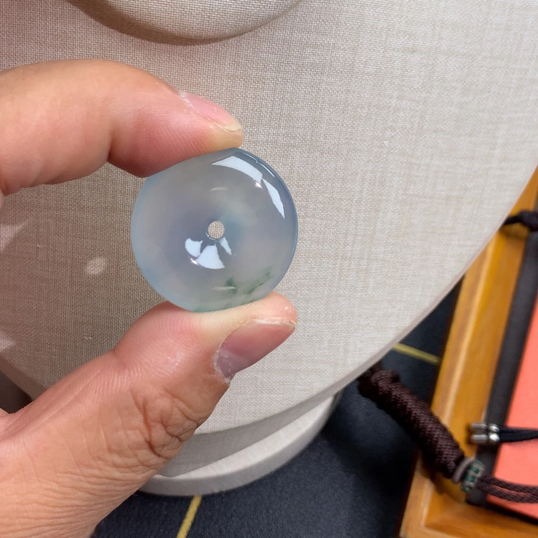 翡翠未镶嵌颈饰平安扣