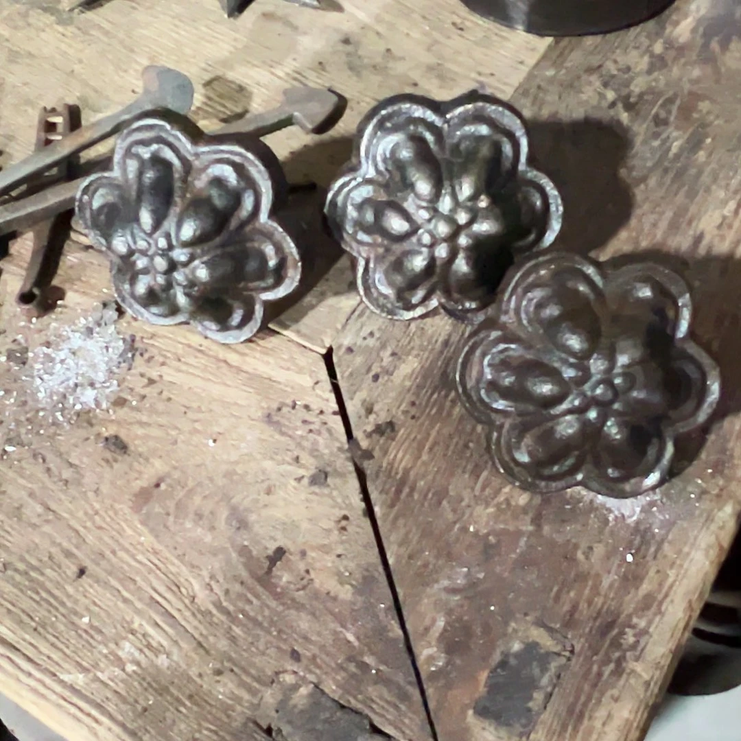 传***说铁匠心制作工艺精美