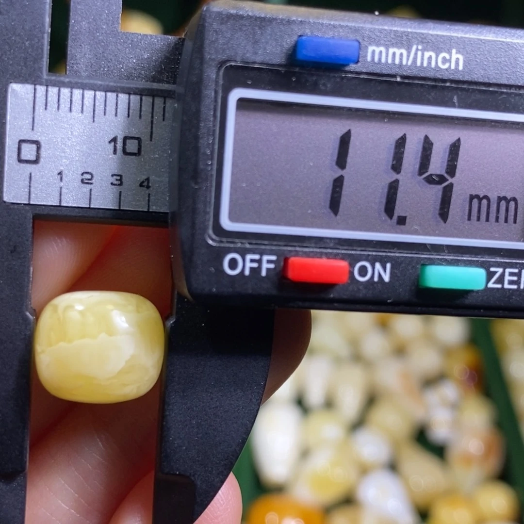 蜜蜡未镶嵌裸石配饰