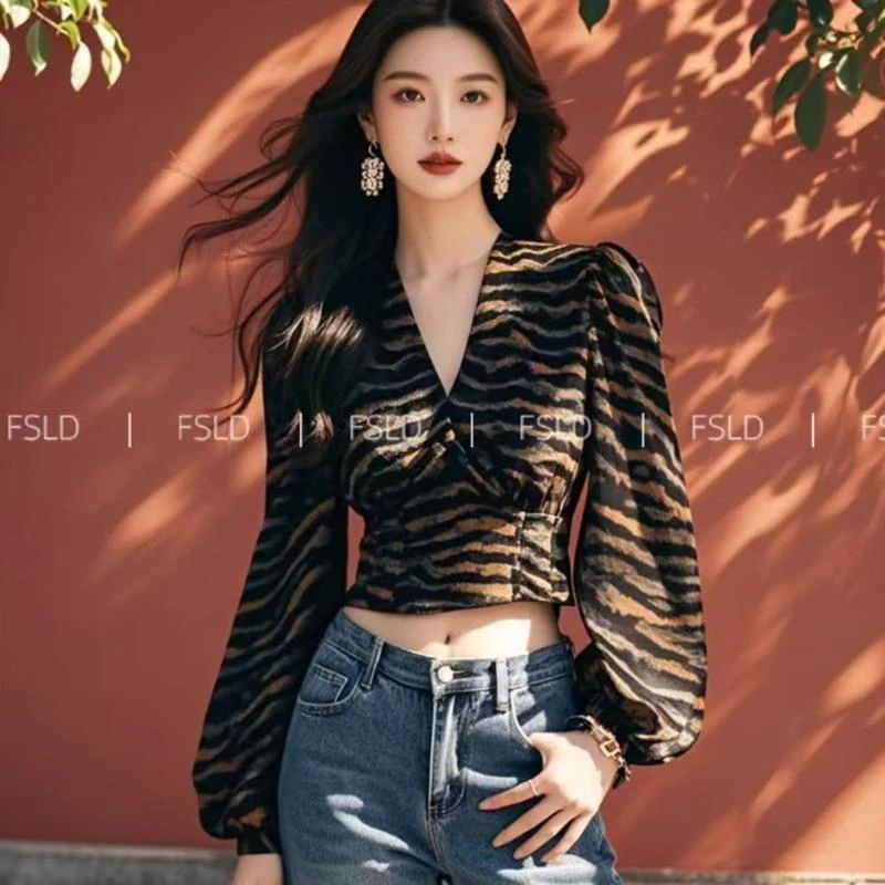 早秋季新款别致漂亮小衫法式独特绝美气质小上衣豹纹防晒衬衫女装