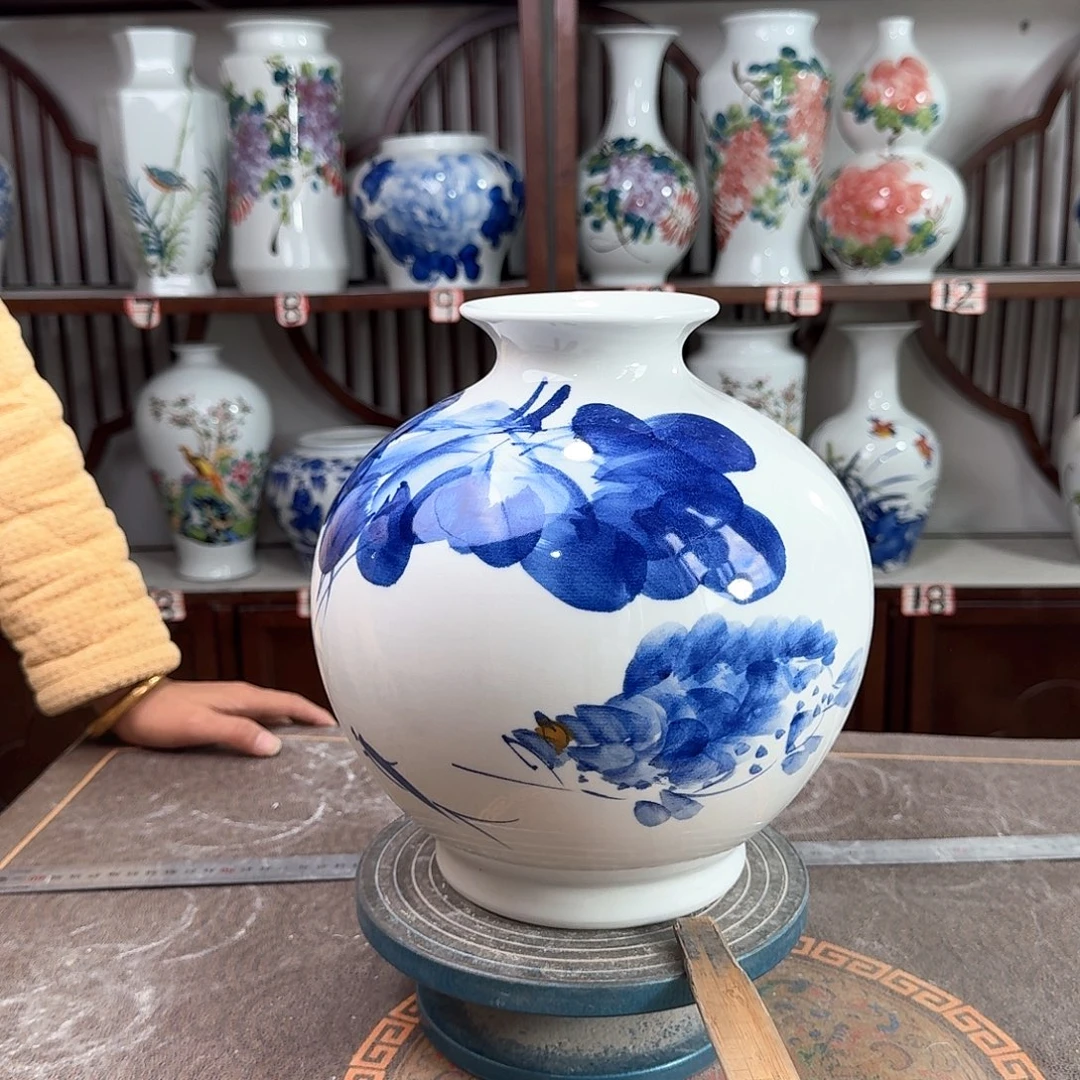 摆件景德镇陶瓷石青鱼