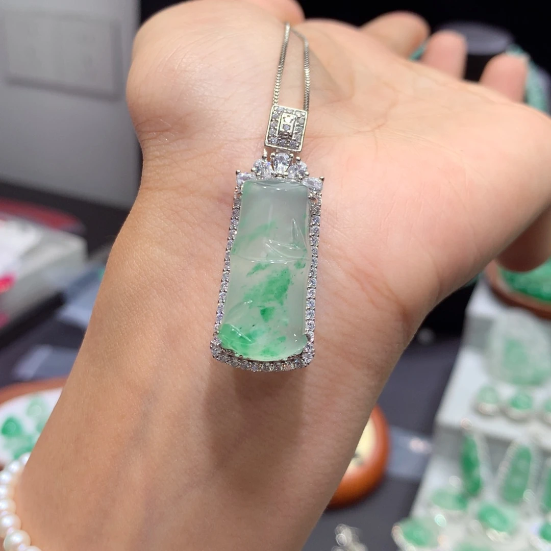 颈饰银S925镶嵌石英质玉（非洲翠）
