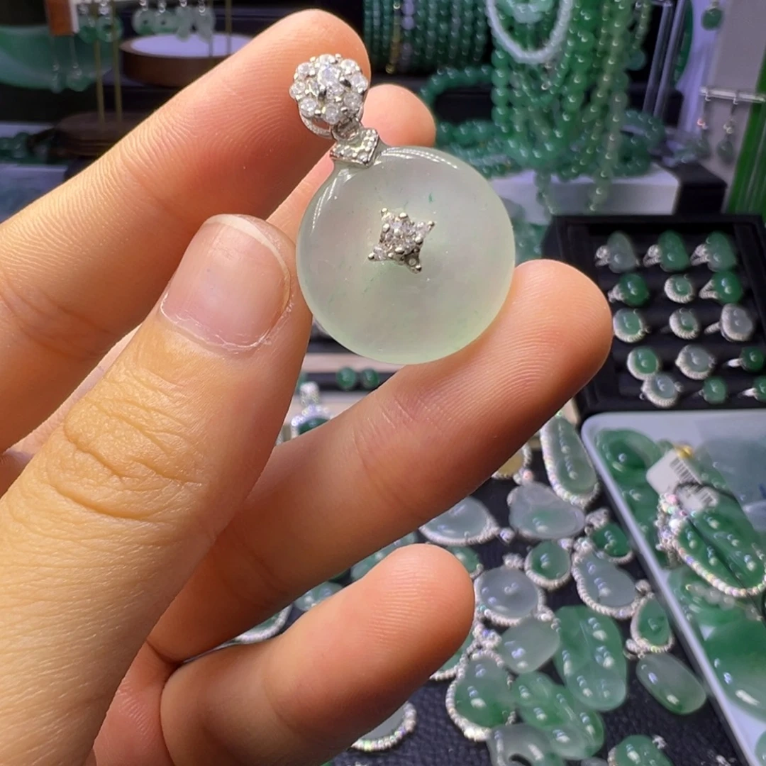 石英质玉（非洲翠）未镶嵌颈饰