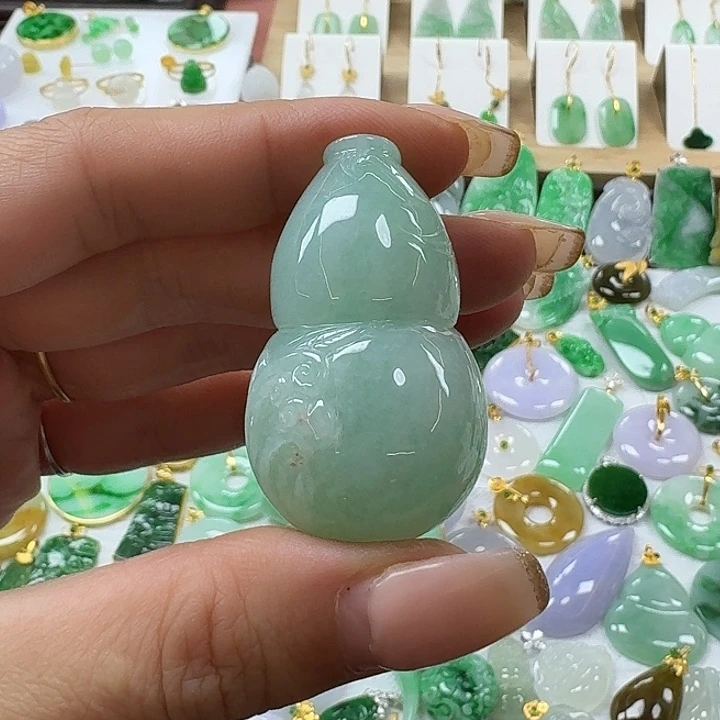 翡翠未镶嵌颈饰大葫芦