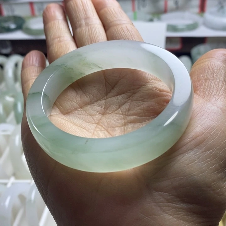 石英质玉（天山翠）未镶嵌手镯