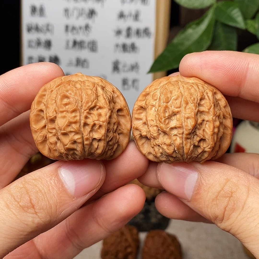 文玩核桃吊坠血麒麟（黄尖
