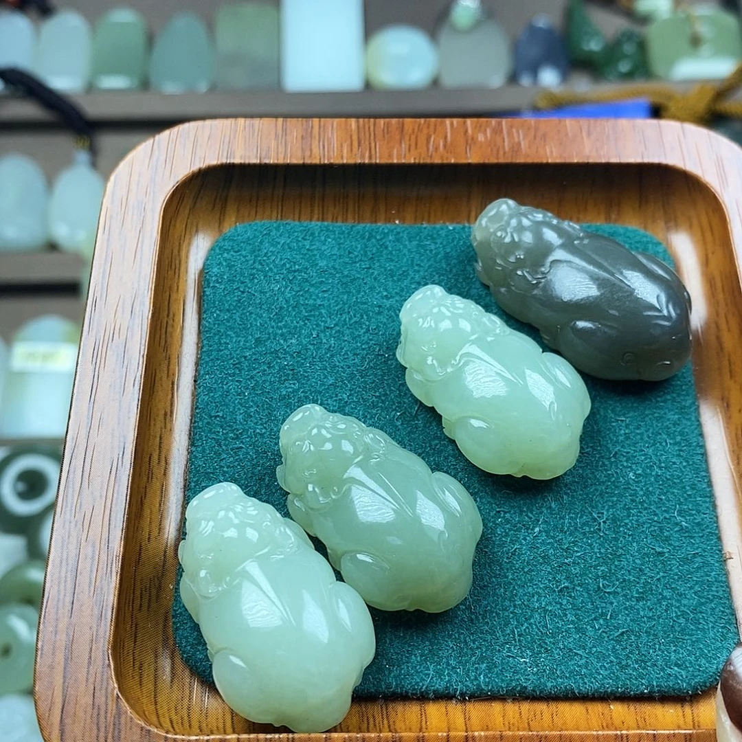 和田玉未镶嵌颈饰貔貅多样性发1件