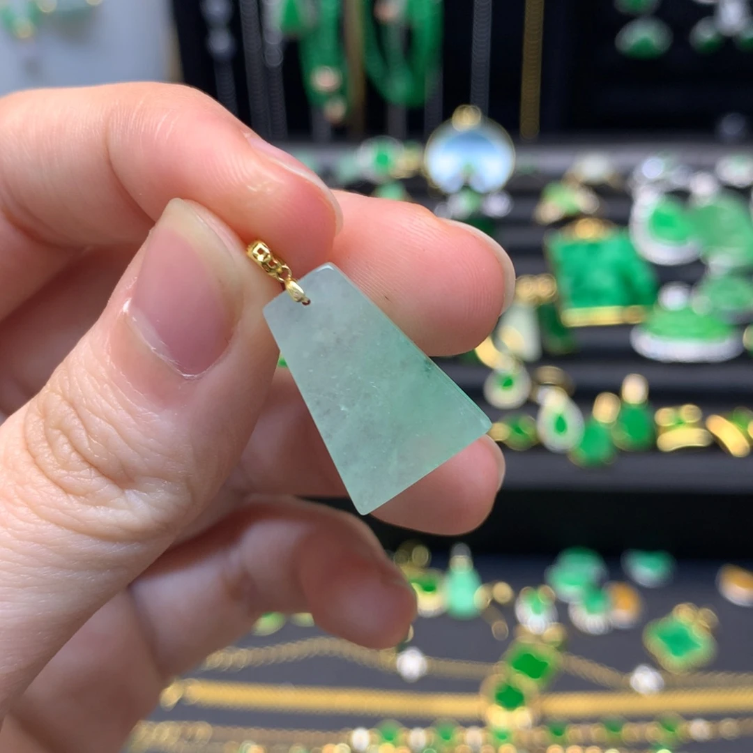 翡翠未镶嵌吊坠(不含链)有纹裂