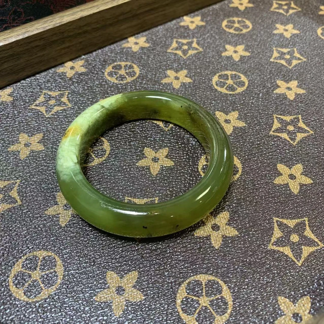 【精美岫玉】55+圈口辽阳绿小半壁   可盘可透 9（默认微瑕）