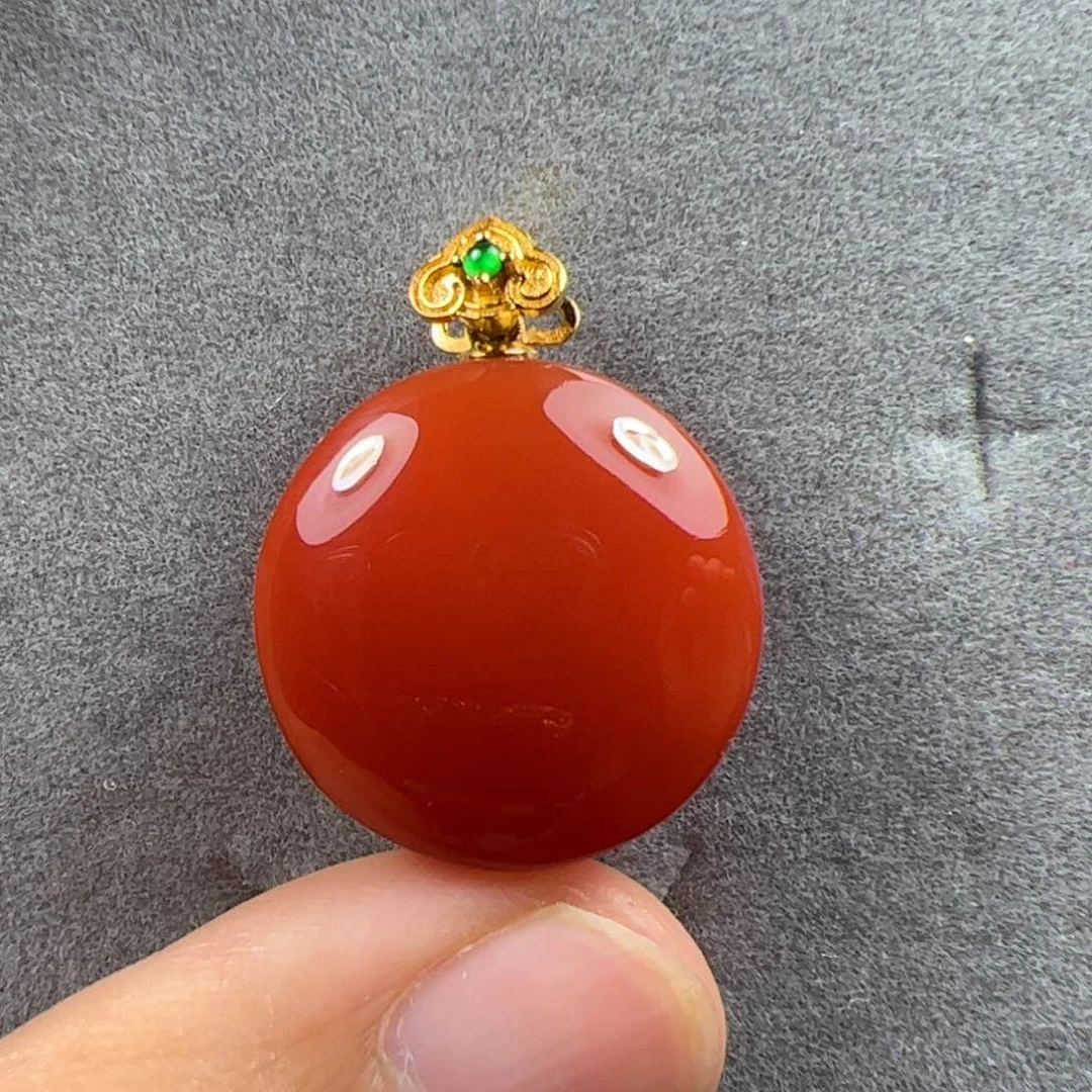 18K金镶嵌吊坠南红玛瑙