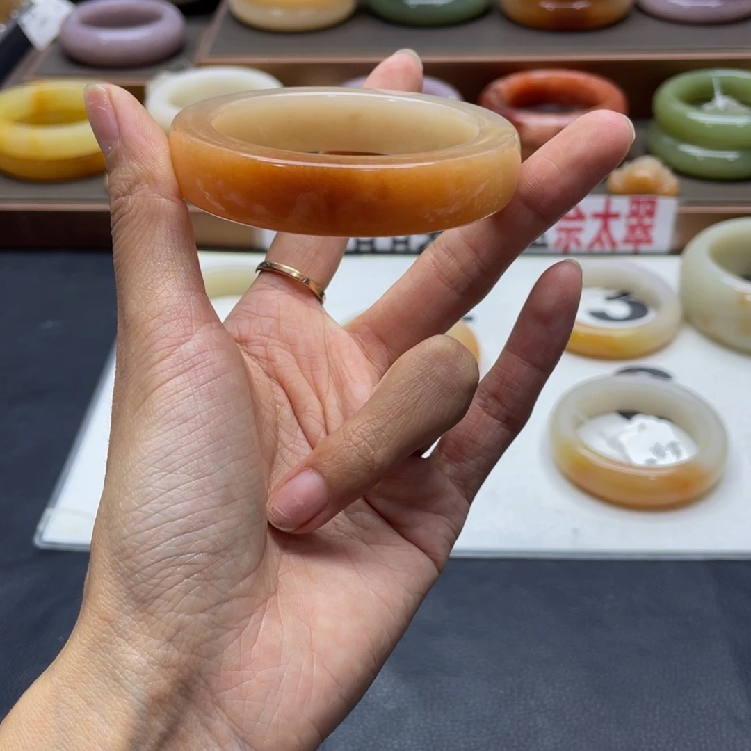 石英质玉手镯未镶嵌风****1
