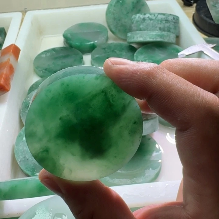 向****定制石英质玉（非洲翠）子母扣