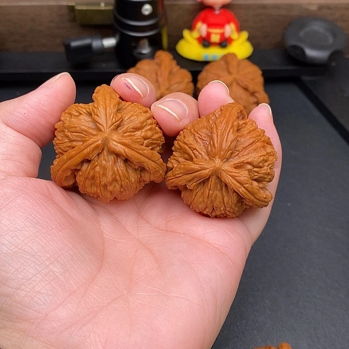 用***6文玩核桃把件白奔