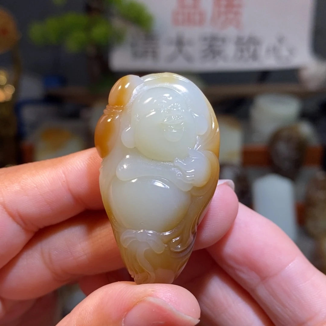 颈饰未镶嵌和田玉（糖玉）开心佛