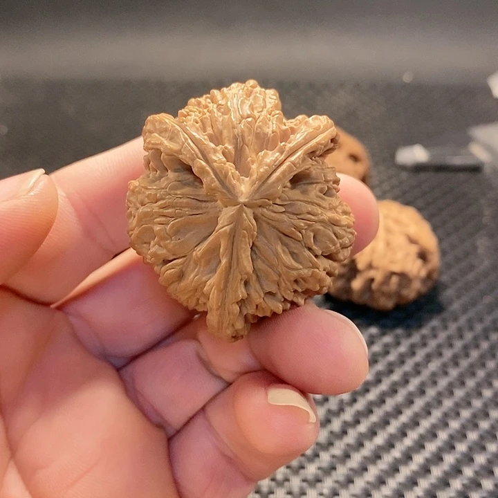 把件文玩核桃白师子三棱人字奔一根棱弱点全品