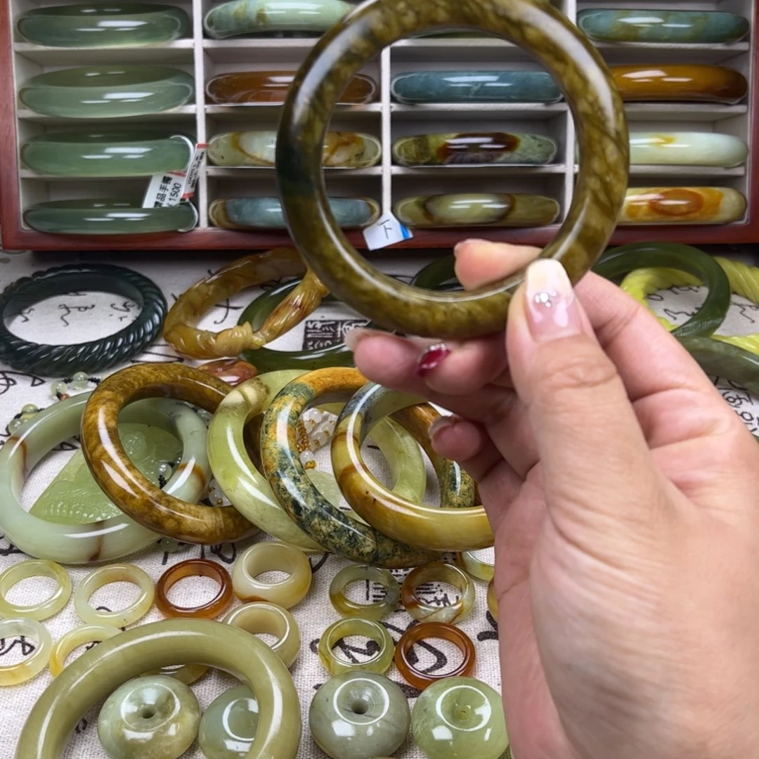 蛇纹石玉手镯未镶嵌s****妈