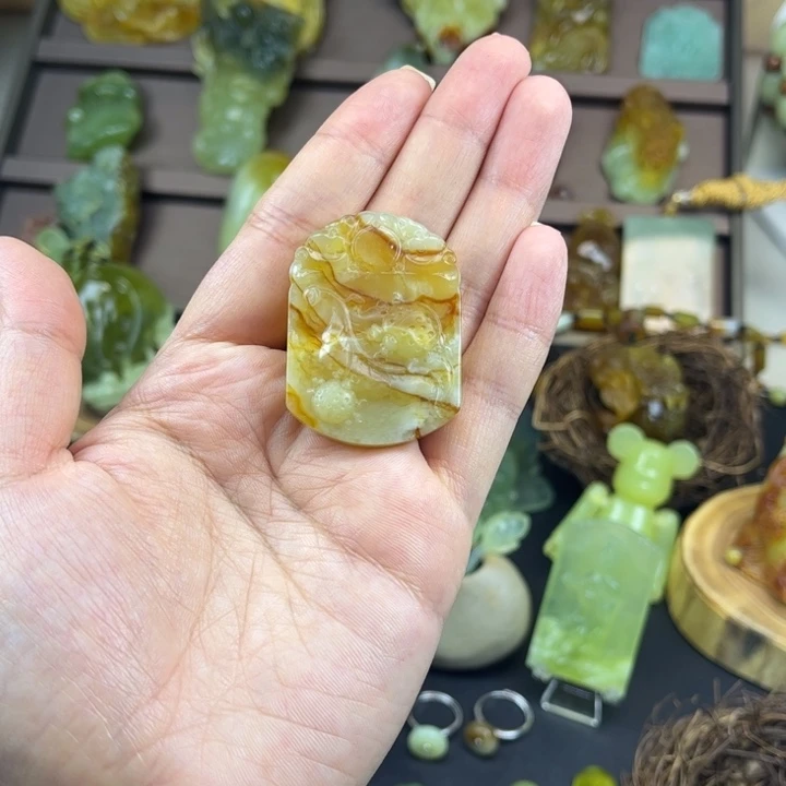 蛇纹石玉未镶嵌颈饰