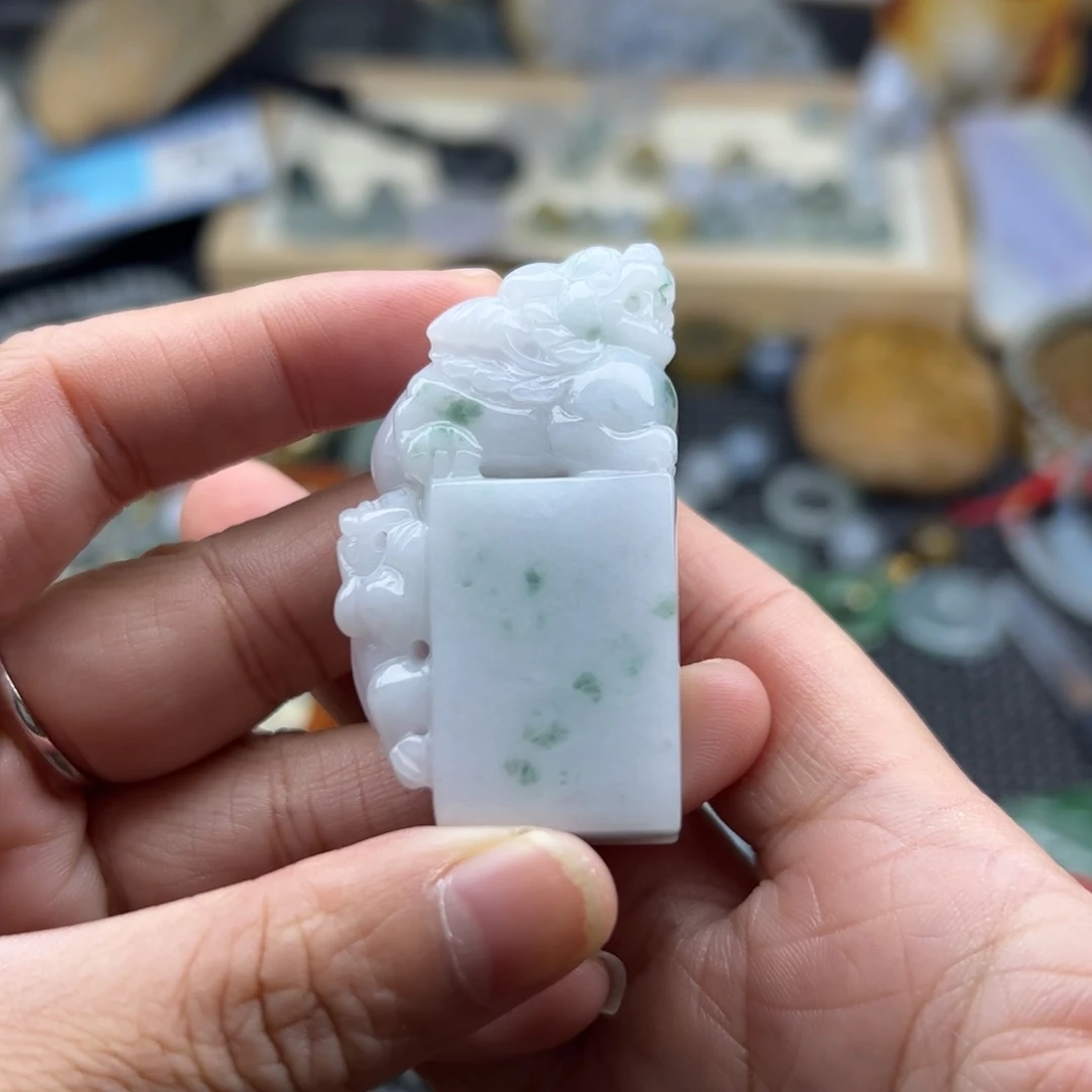 颈饰未镶嵌翡翠印章