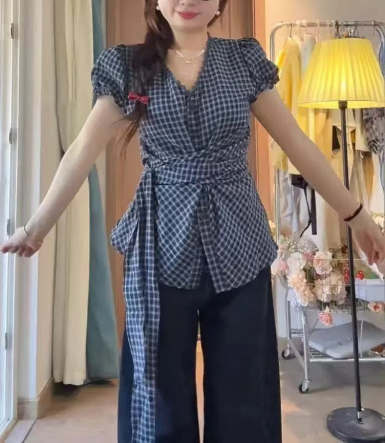 胖MM收腰绑带蕾丝边拼接V领上衣九分裤拼接蕾丝花边套装